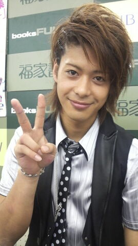 File:Shunji smiles.jpg