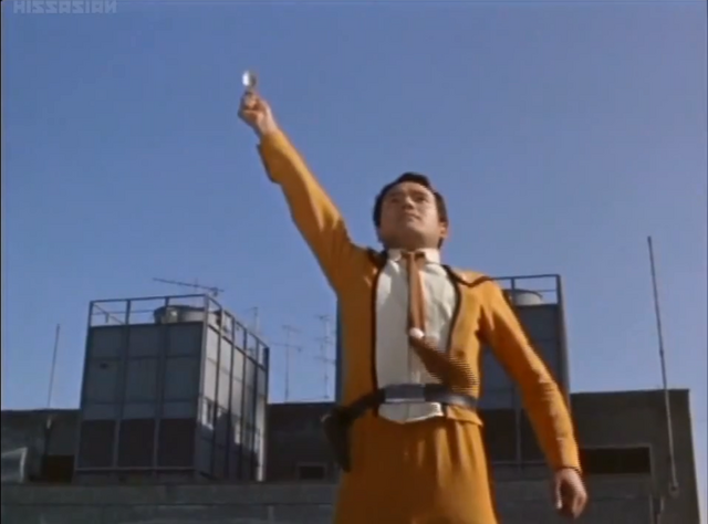 File:Hayata henshin with spoon.png