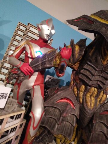 File:Mebius vs Rog.jpeg