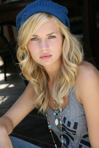 File:Britt Robertson (9).jpg