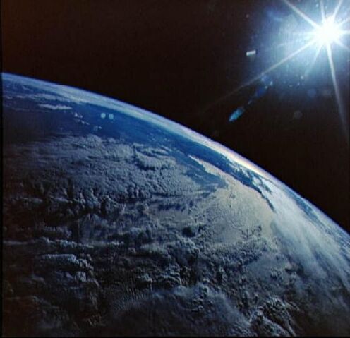Ficheiro:Sun earth.jpg