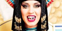 O-KATY-PERRY-DARK-HORSE-CLEOPATRA-MAKEUP-facebook