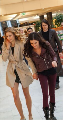 File:Rose, Lissa and Dimitr.jpg