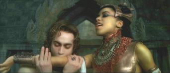 File:Lestat feeds from Akasha.jpg