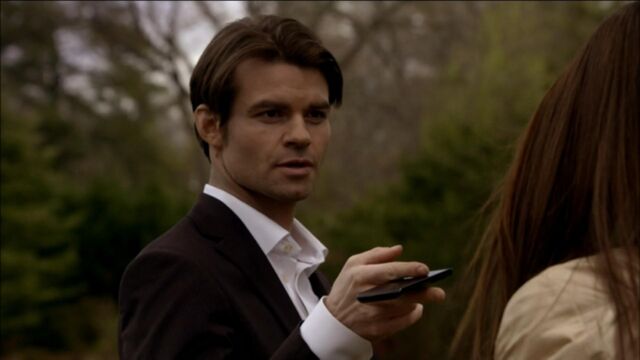 File:Elijah-and-Elena-in-Klaus-2x19-elijah-and-elena-21741431-1921-1080.jpg