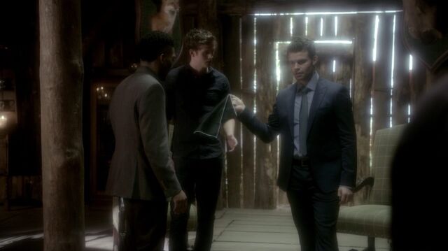 File:Normal TheOriginals211-1275ElijahKalenVincent.jpeg