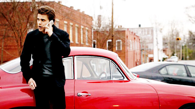 File:Stefan calling Caroline 5x18.jpg