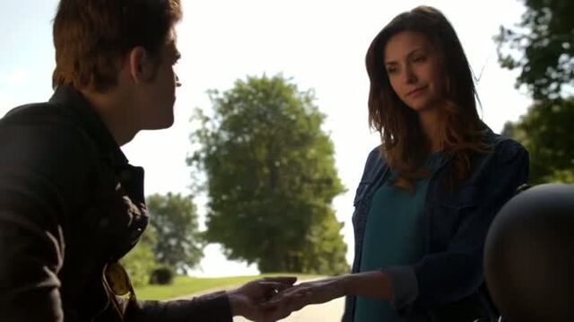 File:6X04-15-StefanElena.jpg