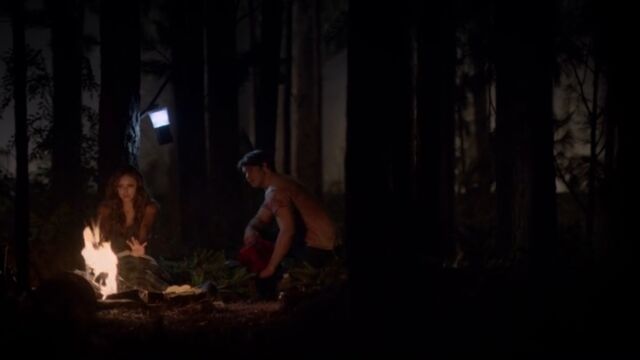 File:Katherine and Jeremy TVD 5x02.jpg