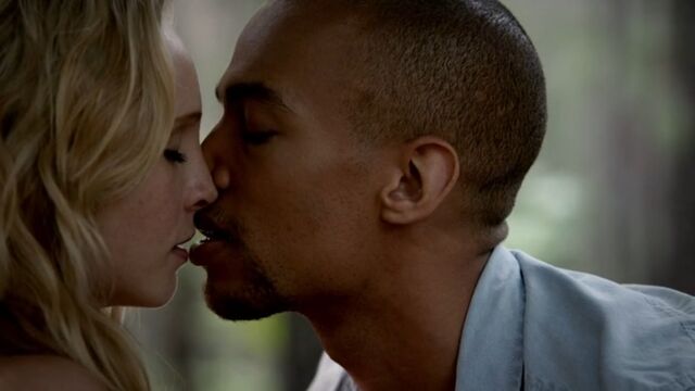 File:Jesoline Kiss TVD 5x04.jpg