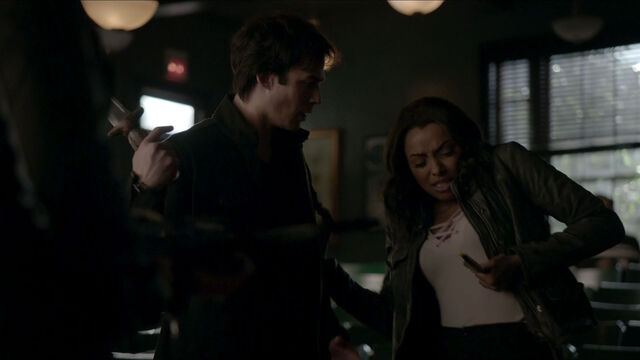 File:713-045-Damon-Bonnie.jpg