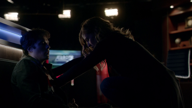 File:716-083-Damon-Valerie.png