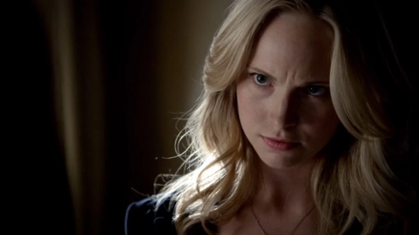 Caroline 2. Кэролайн дневники вампира. Коралина ps2. Кейв джонсон portal 2. Коралина джонс.