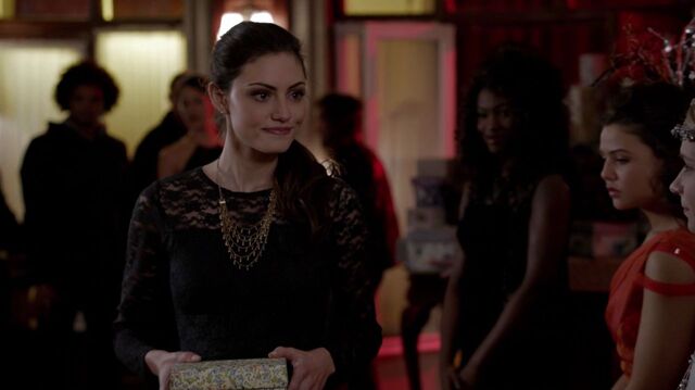 File:Normal TheOriginals118-0873Hayley-Davina.jpg