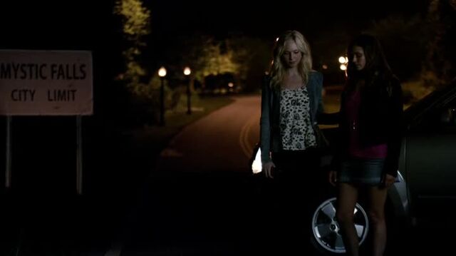 File:6X06-83-ElenaCaroline.jpg