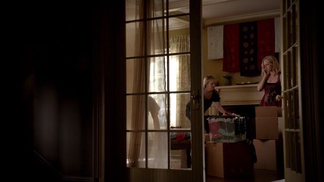 File:TheVampireDiariesIKnowWhatYouDidLastSummerLizCaroline.jpg
