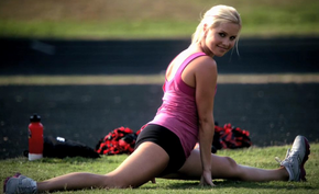 Rebekah-and-lulemon-athletica-run-for-your-life-tank-gallery.png
