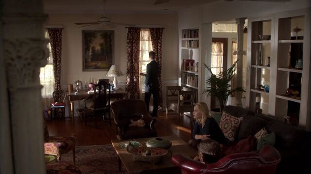 File:Normal TheOriginals210-0182Cami-KlausElijah.jpeg