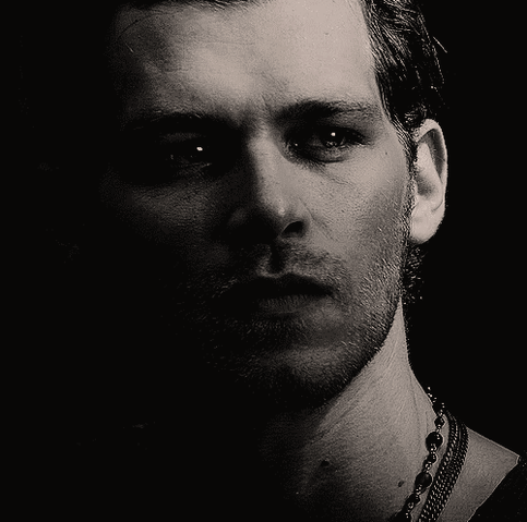 File:Klaus-the-vampire-diaries-tv-show-25618580-500-496.gif
