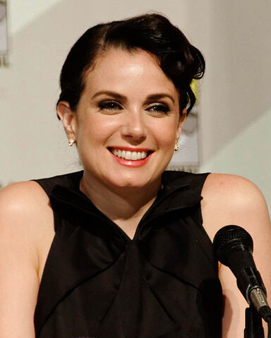 File:480px-Mia Kirshner Comic-Con 2012.jpg
