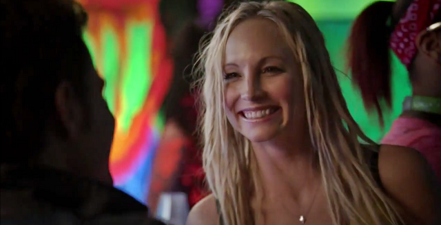 File:Stef-Caroline in 6x16.png