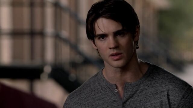 File:Jeremy 3 TVD 5x06.jpg