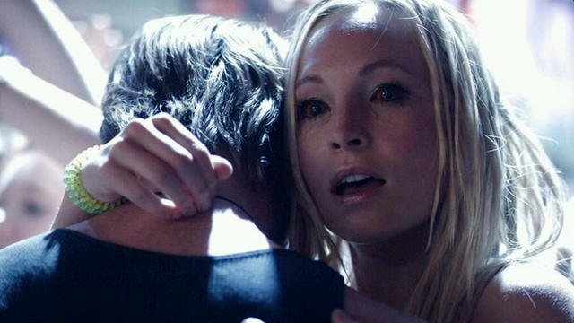File:Caroline in the party 6x16-.png
