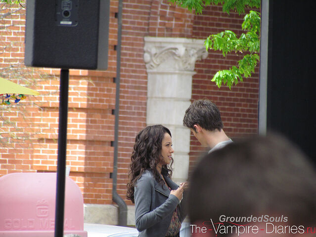 File:Jeremy-Bonnie-BTS-jeremy-and-bonnie-21678405-750-563.jpg