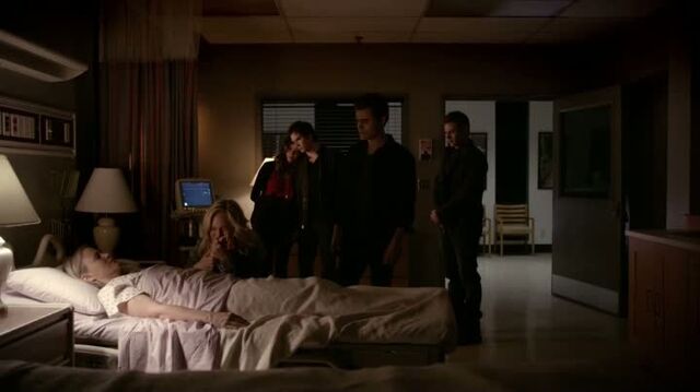 File:6X14-105-CarolineLizElenaDamonStefanMatt.jpg
