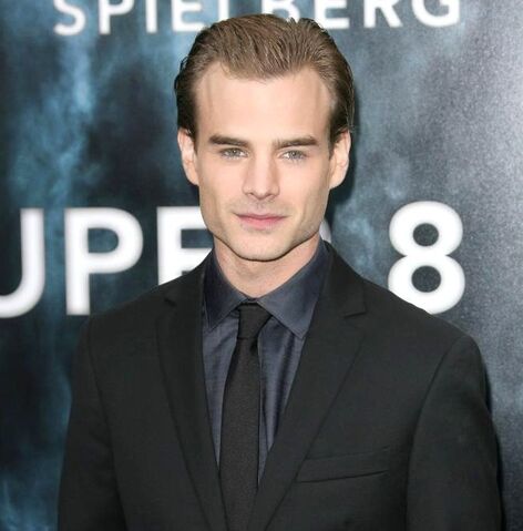 Fichier:David gallagher..jpg