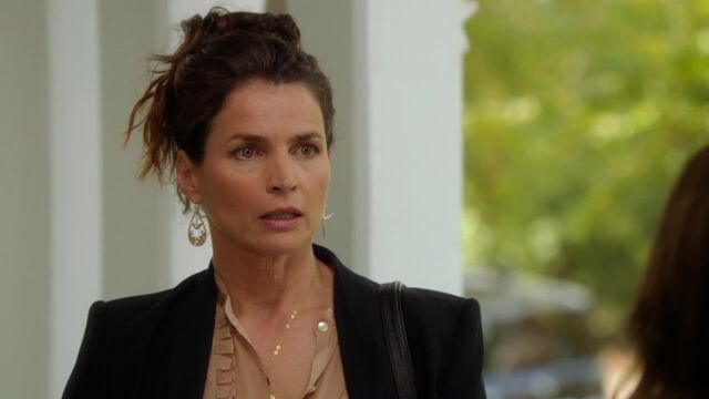 Fichier:S1E1-Joanna03.jpg