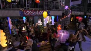 743px-Asphaltcafekickback.jpg
