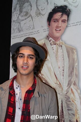 File:ElvisandAvan.jpg