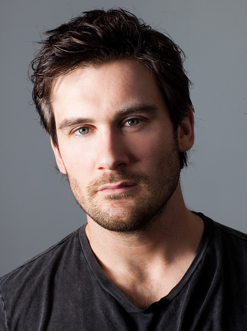 File:Clive Standen.png