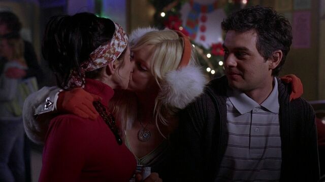 File:Samantha and Darla kissing (nice).jpg