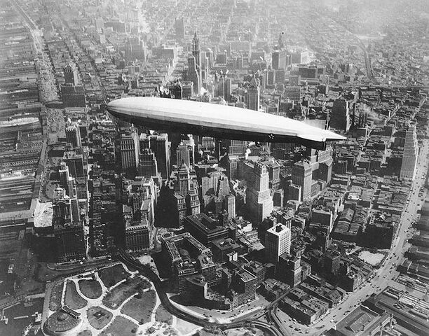 Файл:Uss los angeles airship over Manhattan.jpg