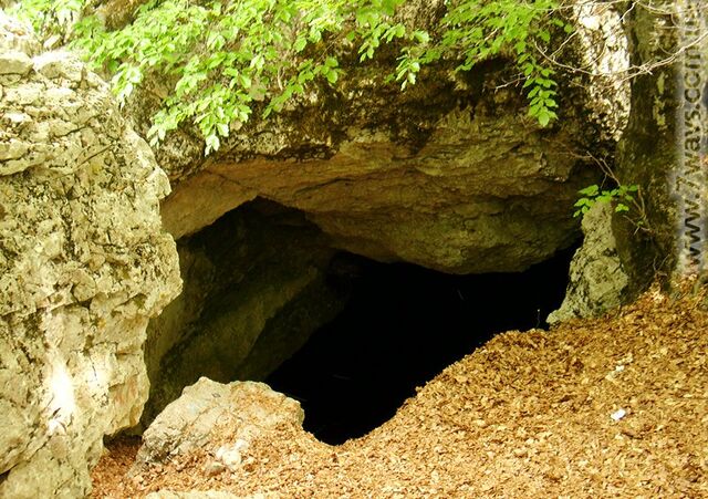 Файл:Holodnaja-cave-suuk-koba.jpg