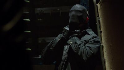 Cyrus Gold (Arrow) 002