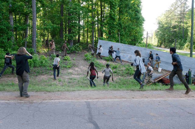 File:AMC 601 Walkers Emerge.png