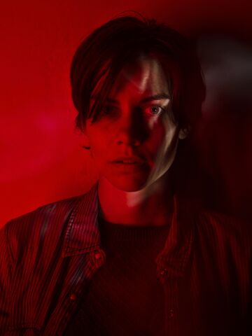 File:TWDMaggie-Season7-Red.jpg