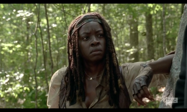 File:5x02 Michonne Wary.png