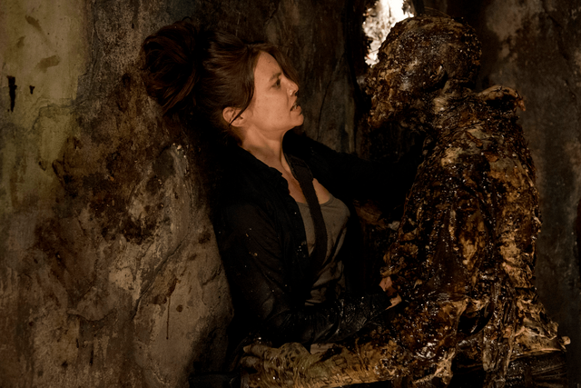 File:AMC 605 Walker Tackles Maggie.png