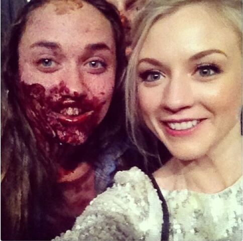 File:Emily Kinney with a fan as a zombie Emily is so beautiful.jpg