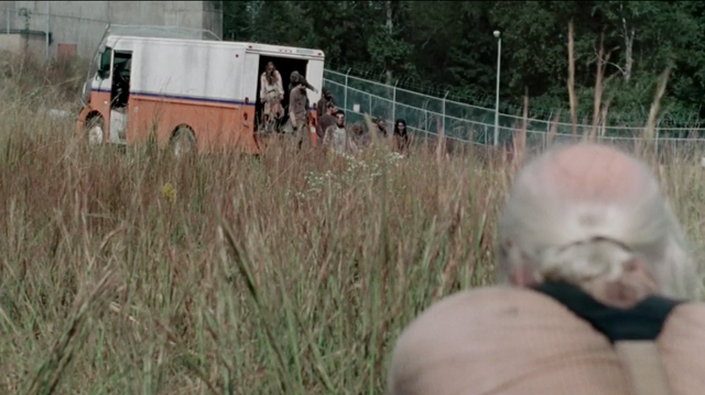 File:Hershel VS zombie 3x10.png