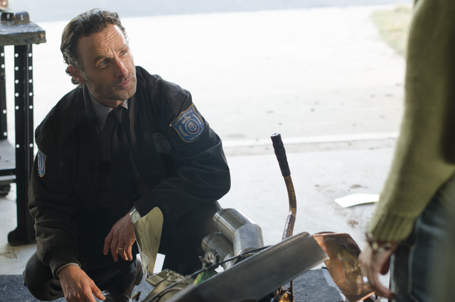 File:AMC 514 Rick Inspecting.png