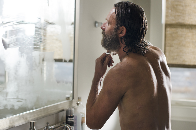 File:AMC 512 Rick Shaving.png