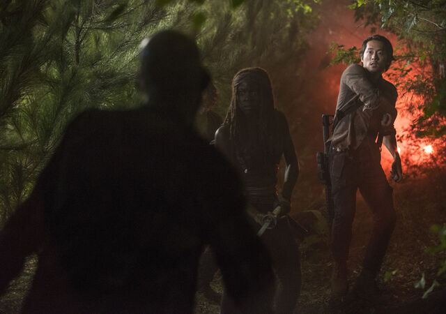 File:5x11 Glenn & Michonne.jpg
