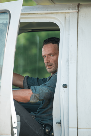 File:AMC 610 Rick Driving.png