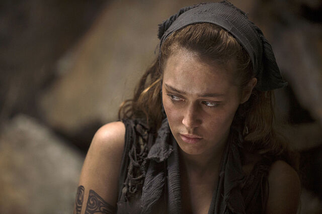 File:The-100-season-2-episode-9-Grounder-Lexa.jpg