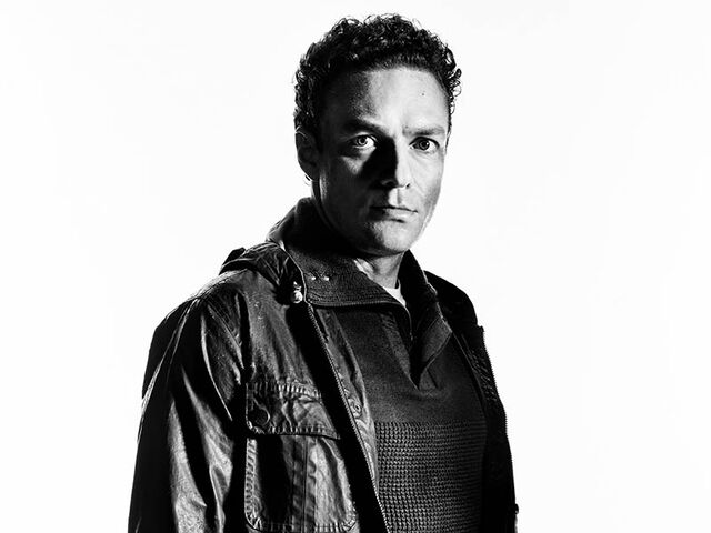 File:The-walking-dead-season-7-aaron-marquand-gallery-800x600.jpg